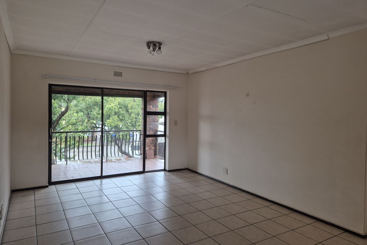 2 Bedroom Townhouse TO LET in Sonneveld - Photo 3