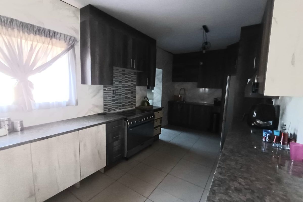 Beautiful Family Home In CW 3 For Sale. Completely Renovated. - Photo 3