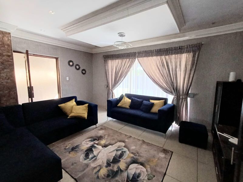 Beautiful Family Home In CW 3 For Sale. Completely Renovated. - Photo 4