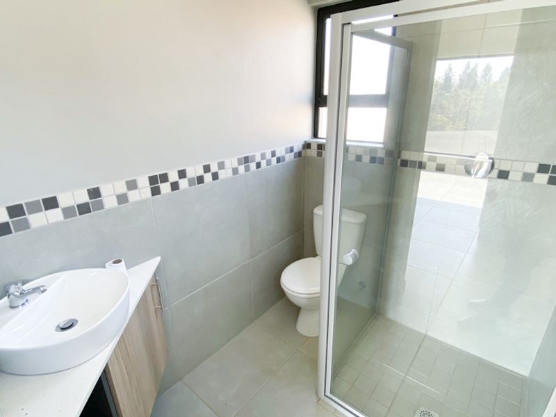 3 Bedroom Family Home for Sale in Roodeplaat - Photo 10