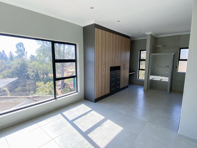 3 Bedroom Family Home for Sale in Roodeplaat - Photo 7