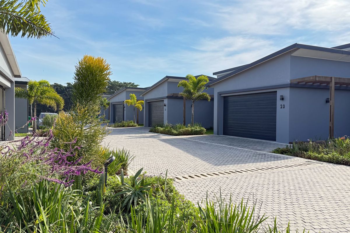 Modern 3-Bedroom Home in Dolphin Ridge – Style, Comfort & Convenience - Photo 2