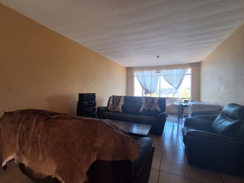 Well kept and managed Complex in Vereeniging Central. Close to amenities 1 Bedroom spacious flat. - Photo 6