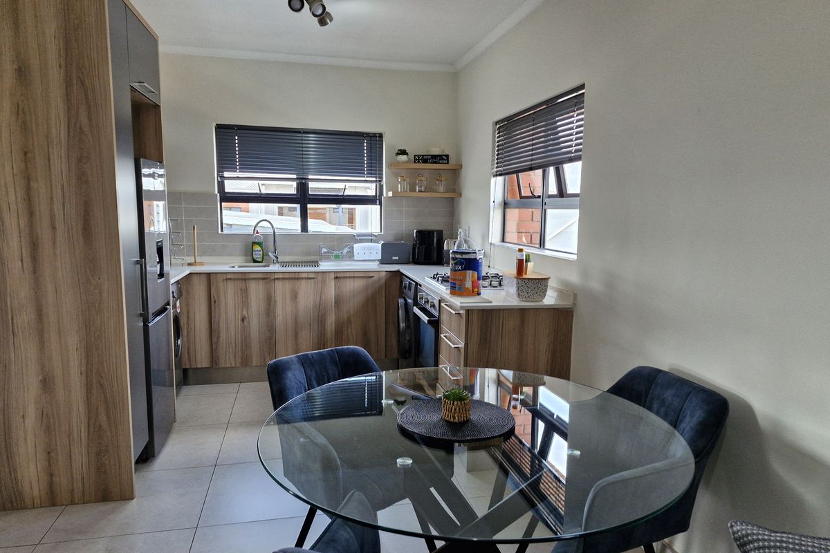 FOR SALE – 1-Bedroom Apartment in Olive Wood Village South, Kempton Park - Photo 3