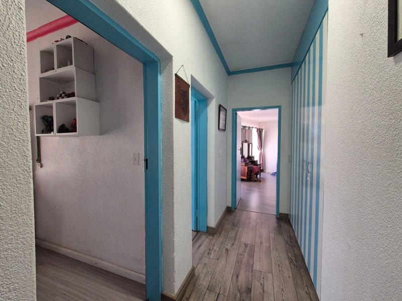 !Luxury Oasis Awaits! - Photo 8