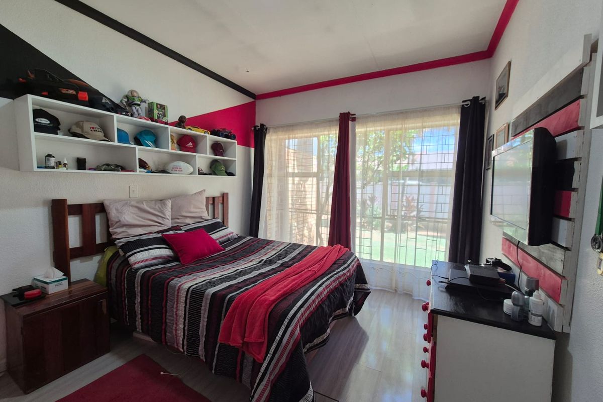 !Luxury Oasis Awaits! - Photo 5