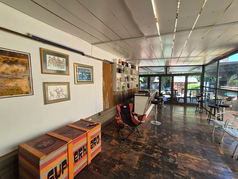 !Luxury Oasis Awaits! - Photo 4