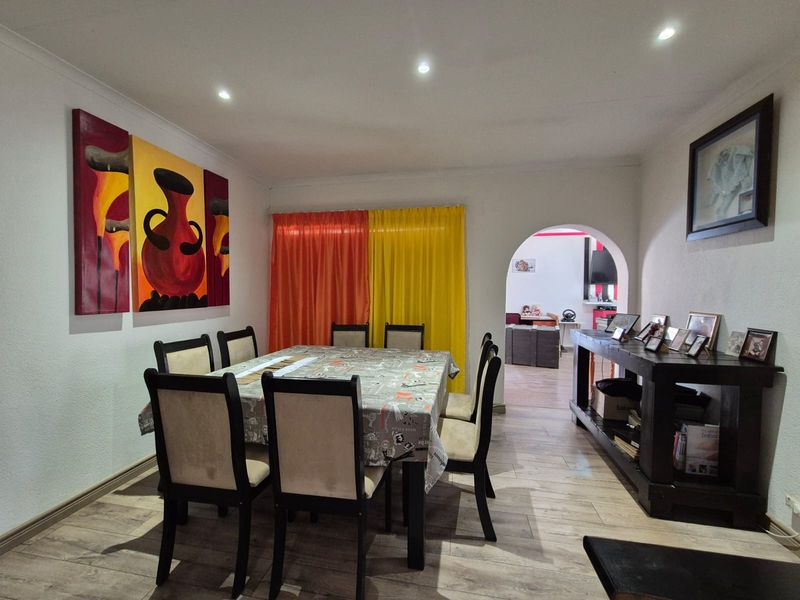 !Luxury Oasis Awaits! - Photo 3