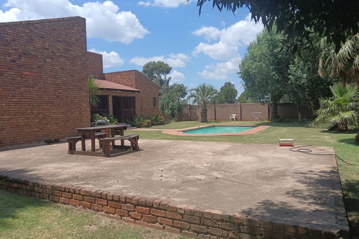 4.4 Hectare Lifestyle Plot with Modern Home and Wedding Venue - Endless Opportunities - Photo 3