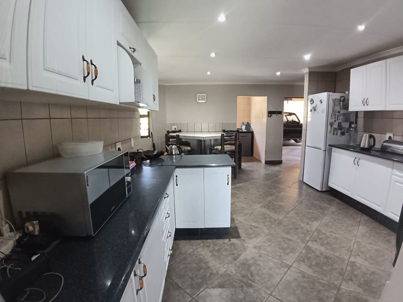 4.4 Hectare Lifestyle Plot with Modern Home and Wedding Venue - Endless Opportunities - Photo 8