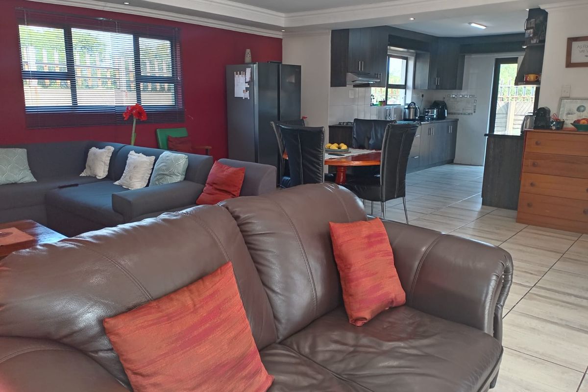 EXCEPTIONAL DUAL-LIVING PROPERTY – TWO HOMES ON ONE ERF IN SECUNDA - Photo 2