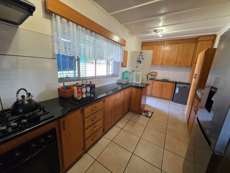 Beautiful Family Home for Sale in Sasolburg – Close to CBD! - Photo 9