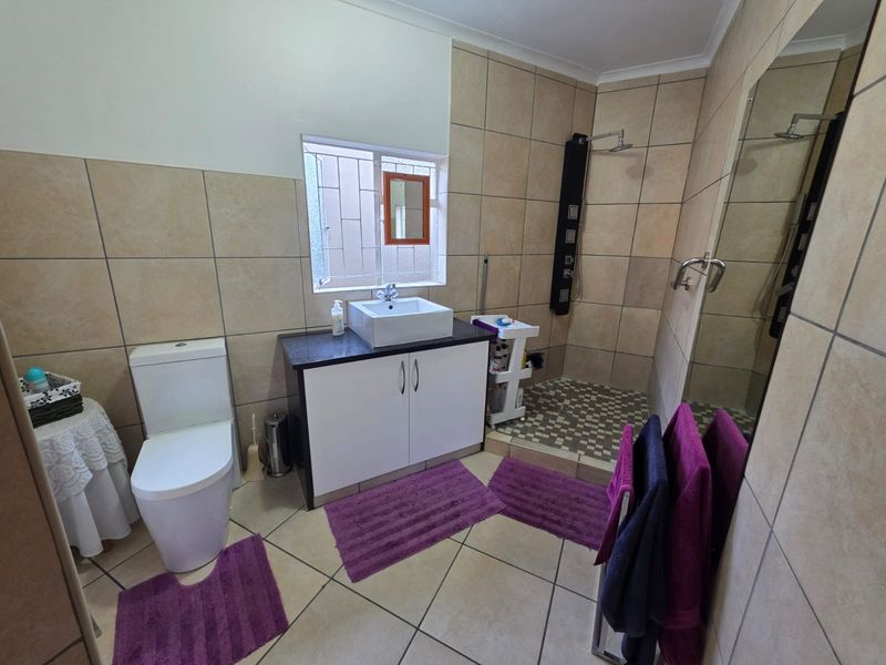 Beautiful Family Home for Sale in Sasolburg – Close to CBD! - Photo 3