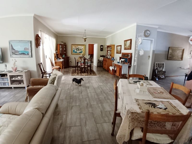 Immaculate 3 Bedroom Golf Course Home with Space, Privacy & Exceptional Views - Photo 6