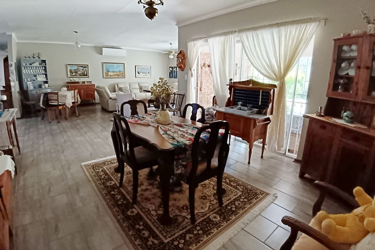 Immaculate 3 Bedroom Golf Course Home with Space, Privacy & Exceptional Views - Photo 5