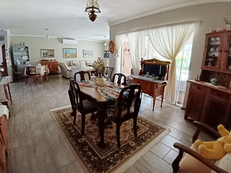 Immaculate 3 Bedroom Golf Course Home with Space, Privacy & Exceptional Views - Photo 5