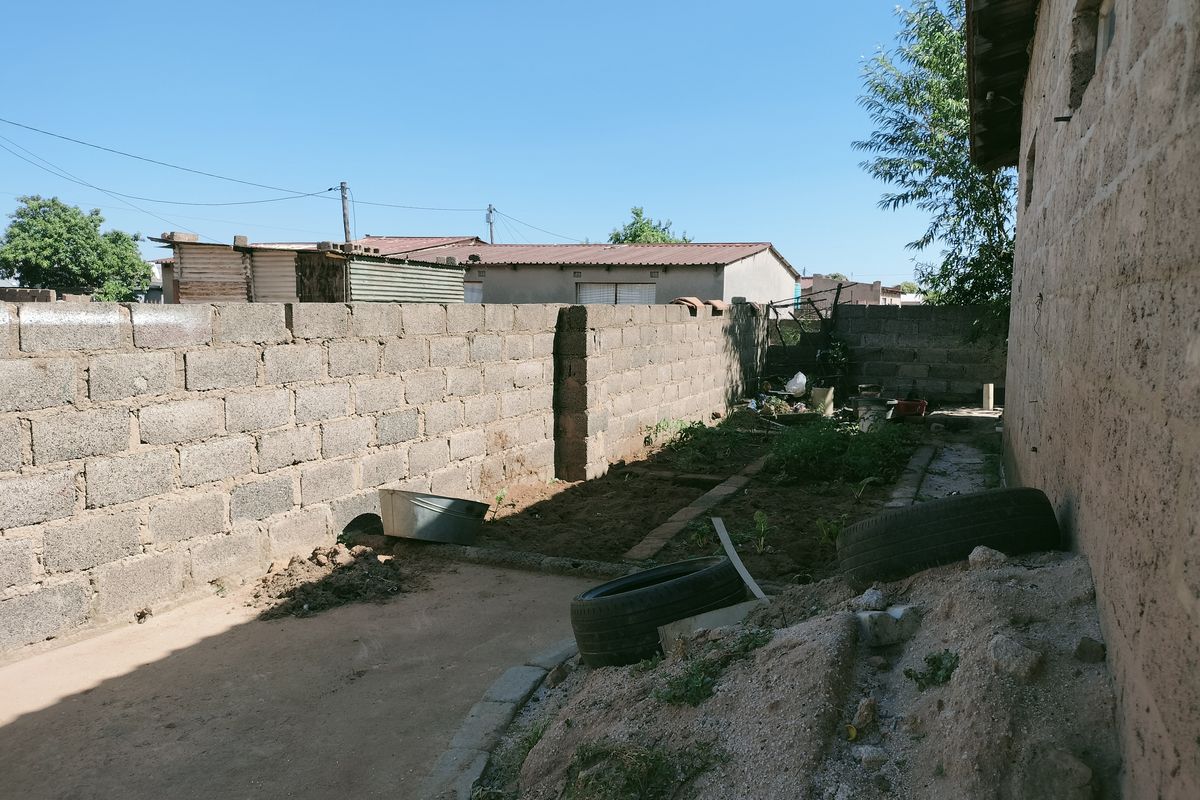 Hidden Gem in a very quiet Neighborhood - Photo 5