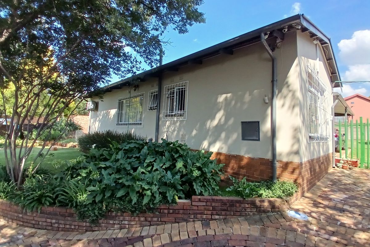 North-facing family home offering comfort and space - Photo 2