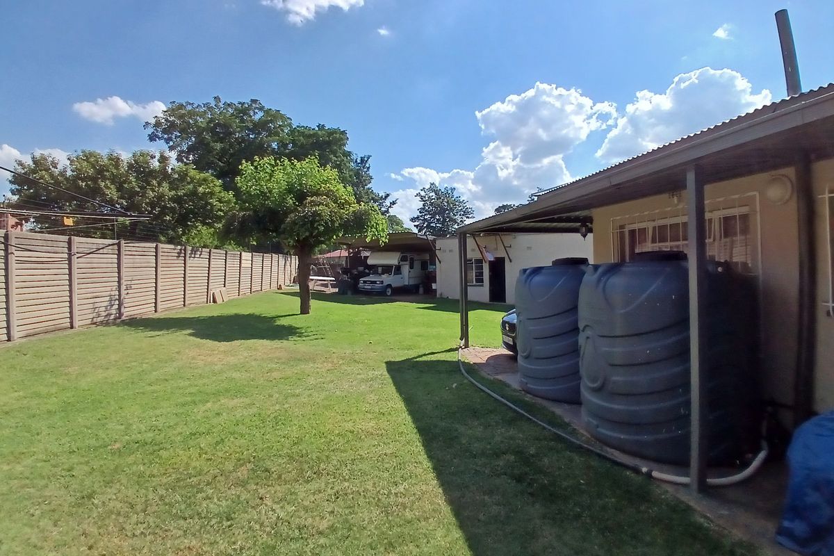 North-facing family home offering comfort and space - Photo 3