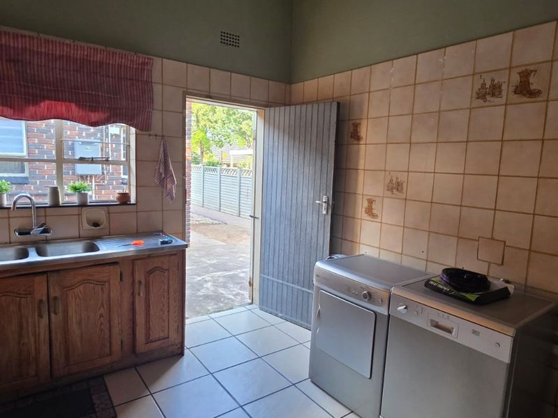 EXCEPTIONAL  INVESTMENT PROPERTY in SE 7!!! - Photo 8