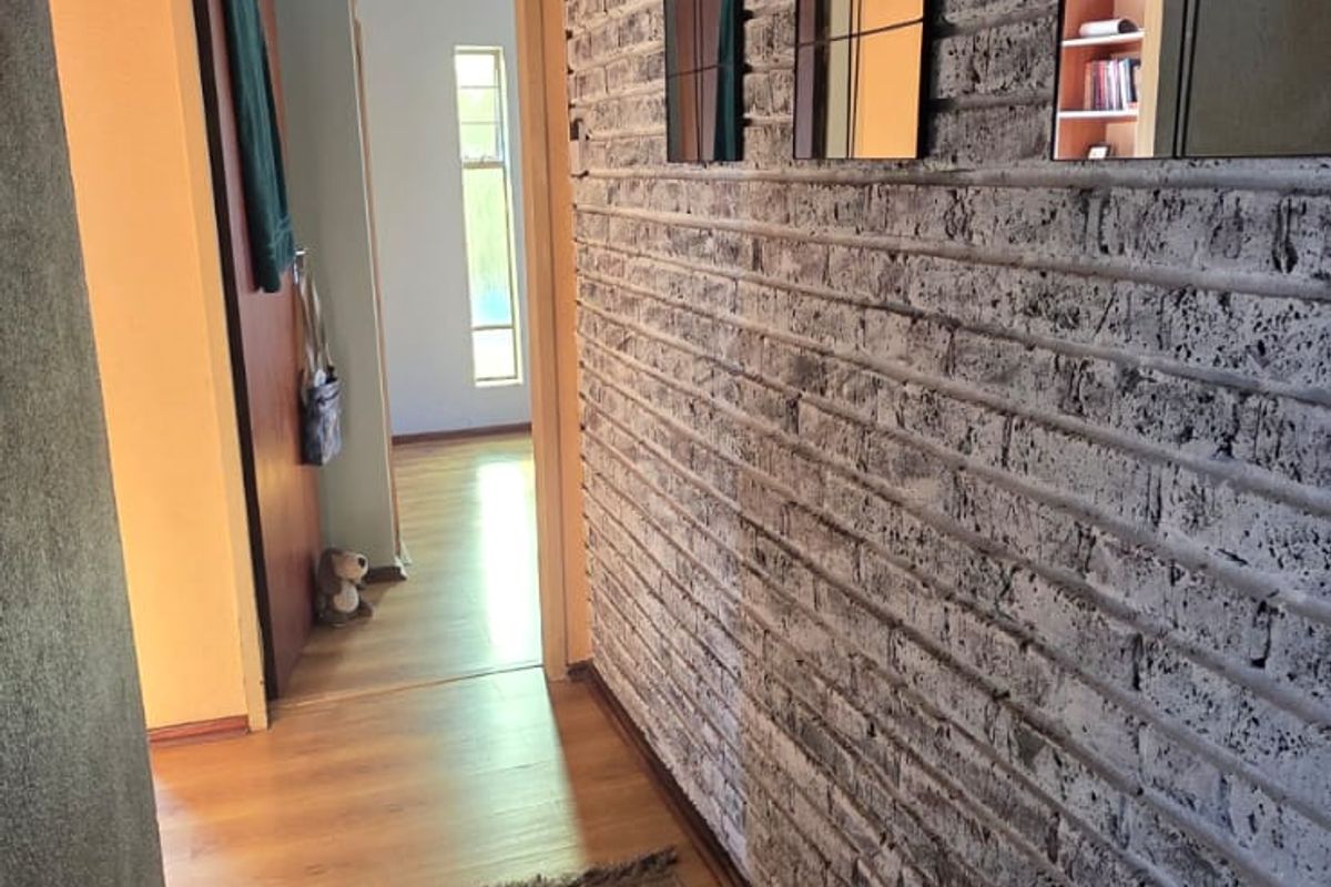 EXCEPTIONAL  INVESTMENT PROPERTY in SE 7!!! - Photo 2