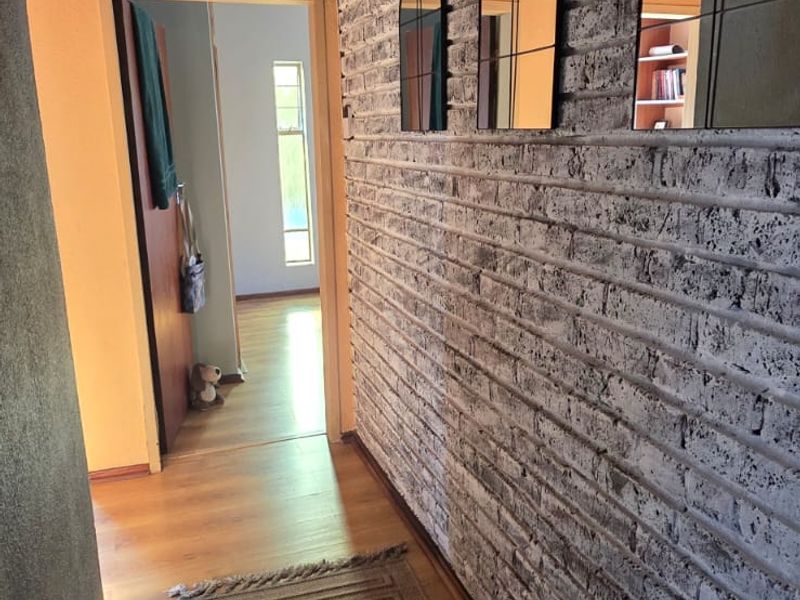 EXCEPTIONAL  INVESTMENT PROPERTY in SE 7!!! - Photo 2