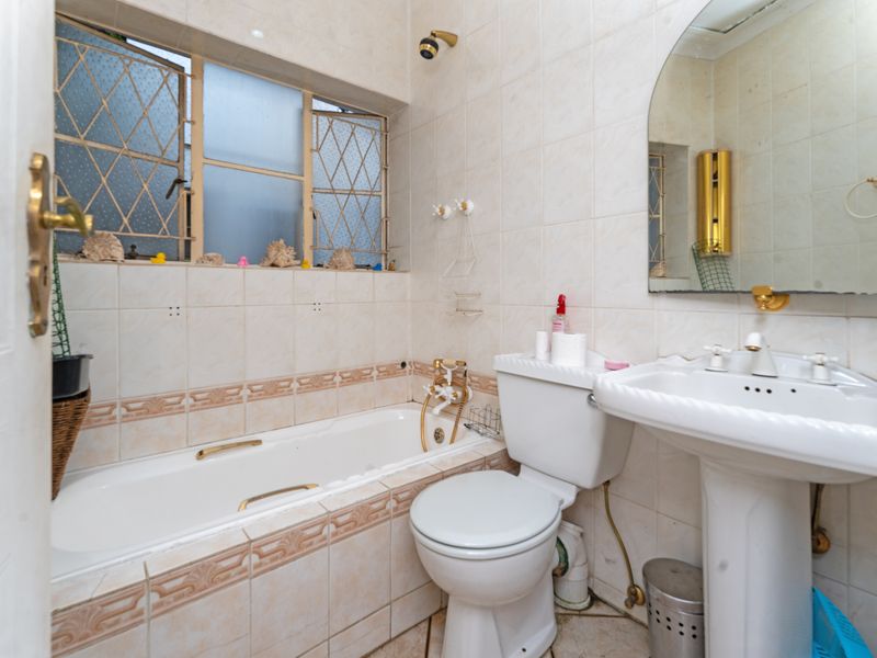 Spacious Multi-Level Family Home with Cottage Potential in Glenadrienne - Photo 10