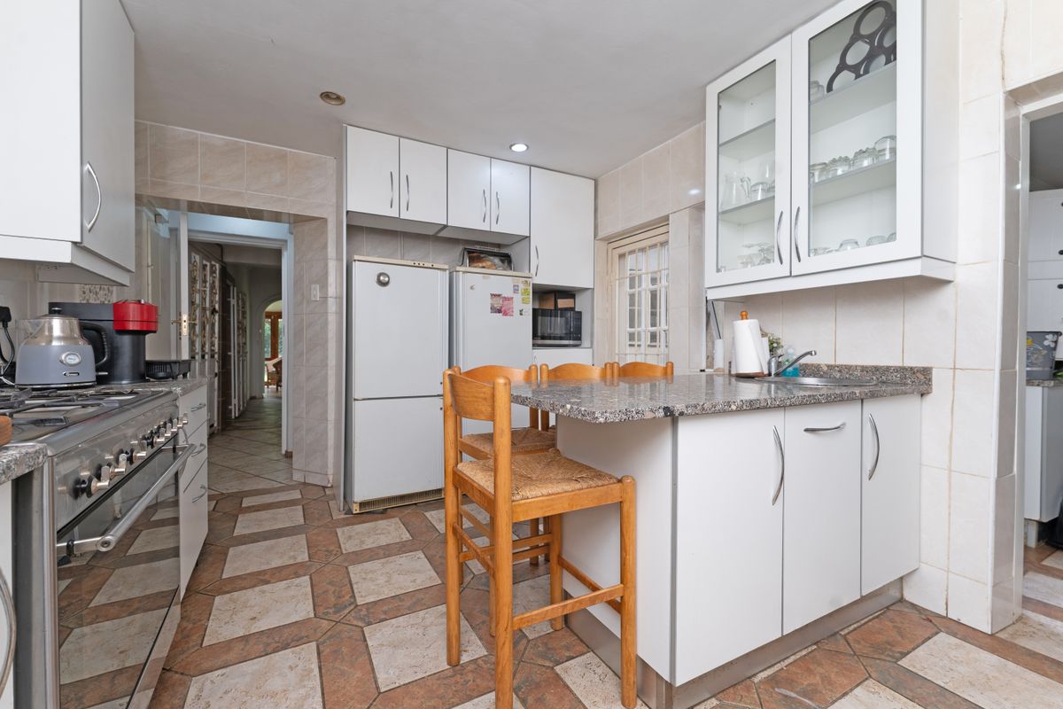 Spacious Multi-Level Family Home with Cottage Potential in Glenadrienne - Photo 5