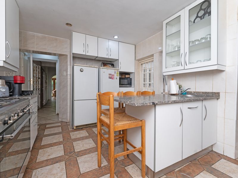 Spacious Multi-Level Family Home with Cottage Potential in Glenadrienne - Photo 5