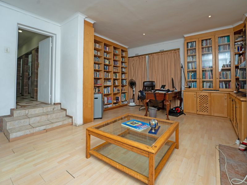 Spacious Multi-Level Family Home with Cottage Potential in Glenadrienne - Photo 8