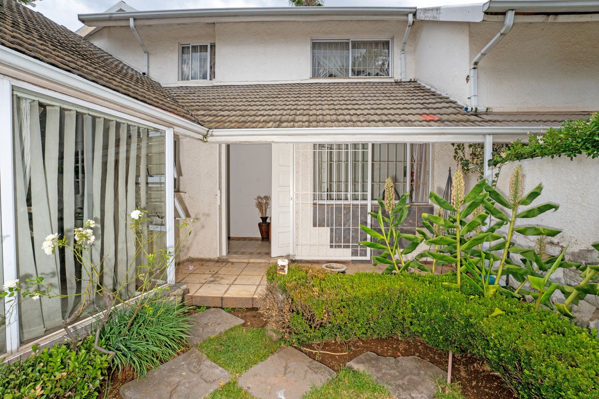 Spacious Multi-Level Family Home with Cottage Potential in Glenadrienne - Photo 3