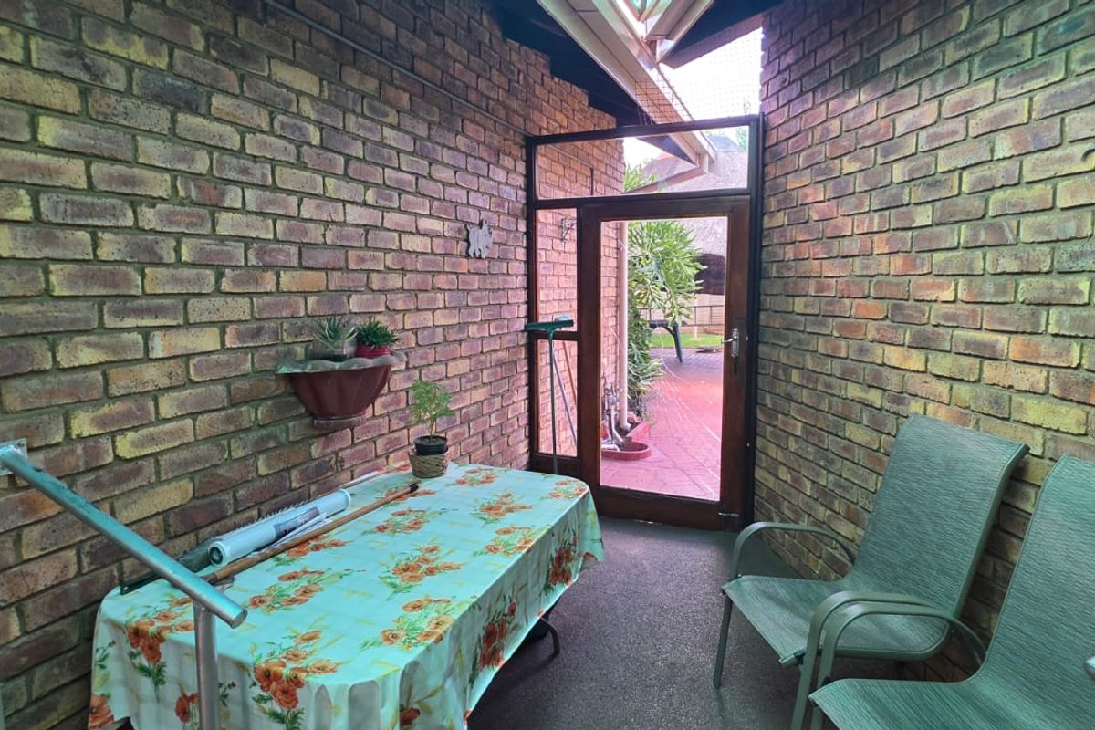 TOWNHOUSE IN POPULAR SE 3!! Full title!!! - Photo 4