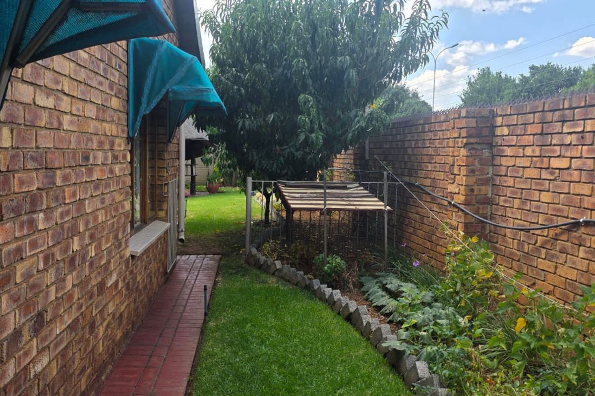 TOWNHOUSE IN POPULAR SE 3!! Full title!!! - Photo 2