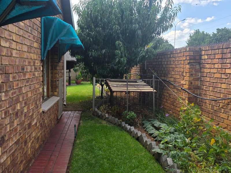 TOWNHOUSE IN POPULAR SE 3!! Full title!!! - Photo 2