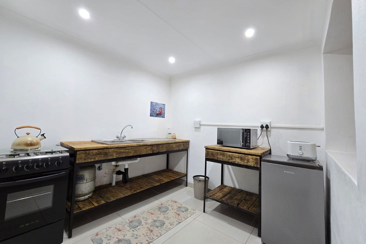 Modern Furnished 1 Bedroom Apartment - Photo 3