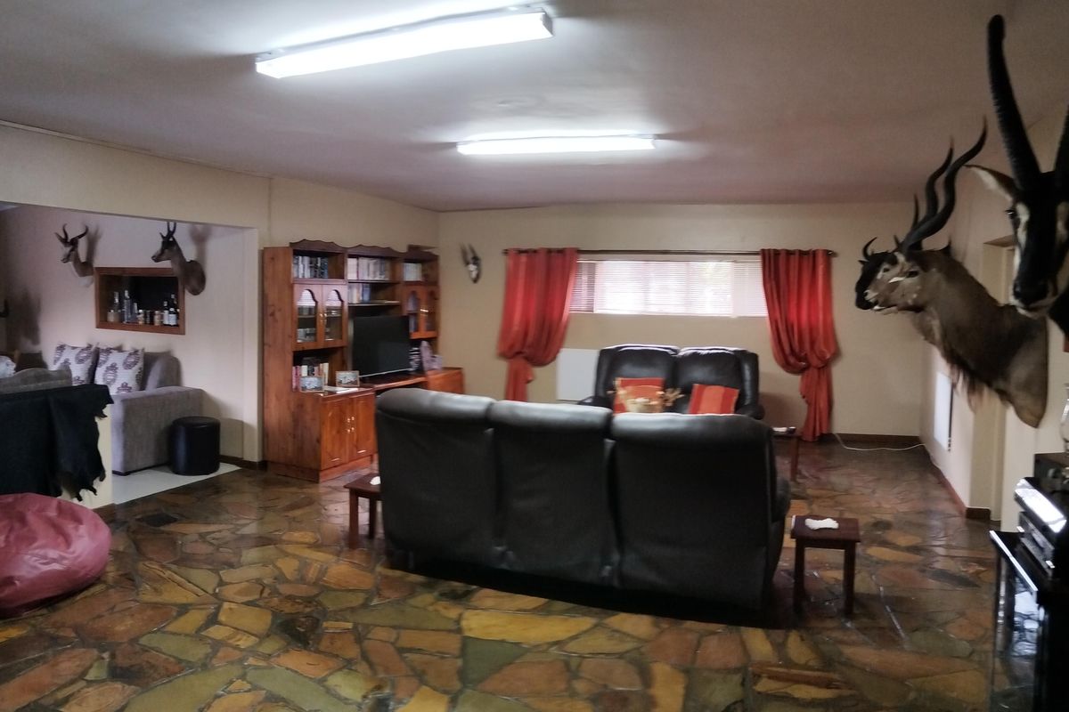 Space, Freedom & Self-Sufficient Living – Family Home in Bothasrus - Photo 4