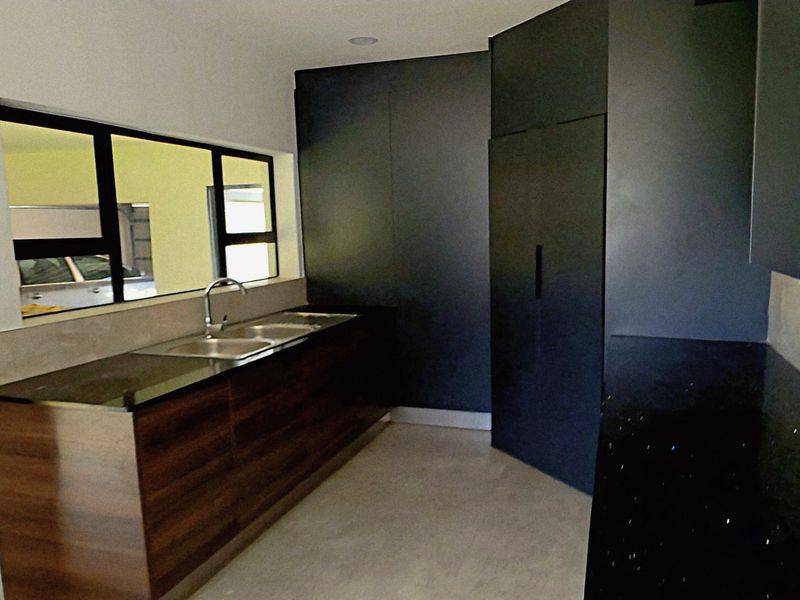 This One Has It All – Brand-New Luxury Living at Its Finest - Photo 7