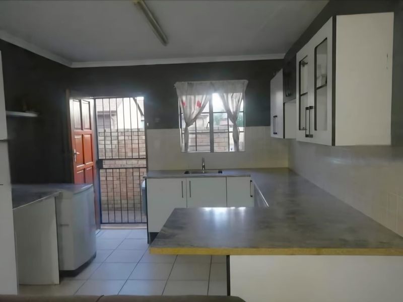 Enjoy Service Delivery in Riversdale Meyerton. 2 bedroom Townhouse. - Photo 8