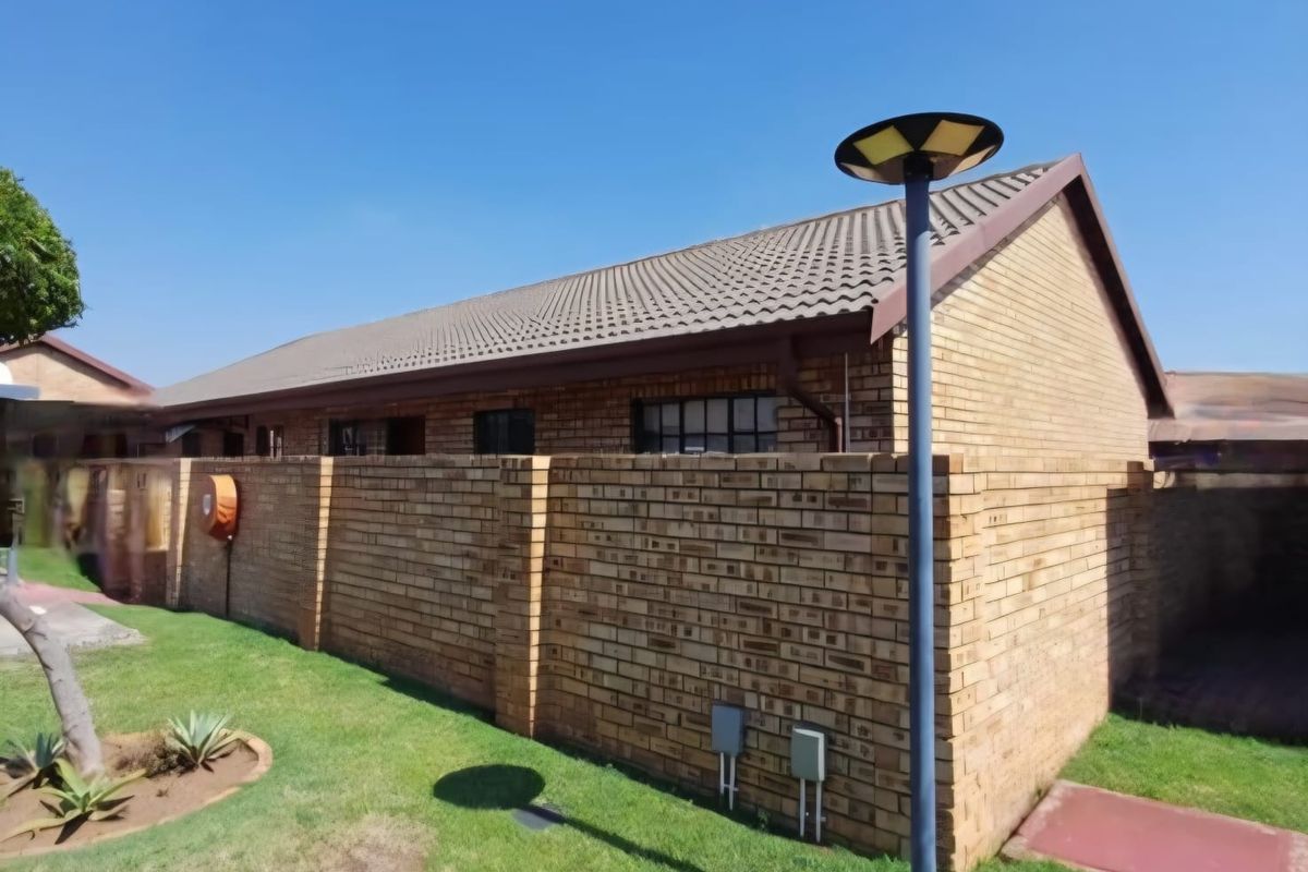 Enjoy Service Delivery in Riversdale Meyerton. 2 bedroom Townhouse. - Photo 4