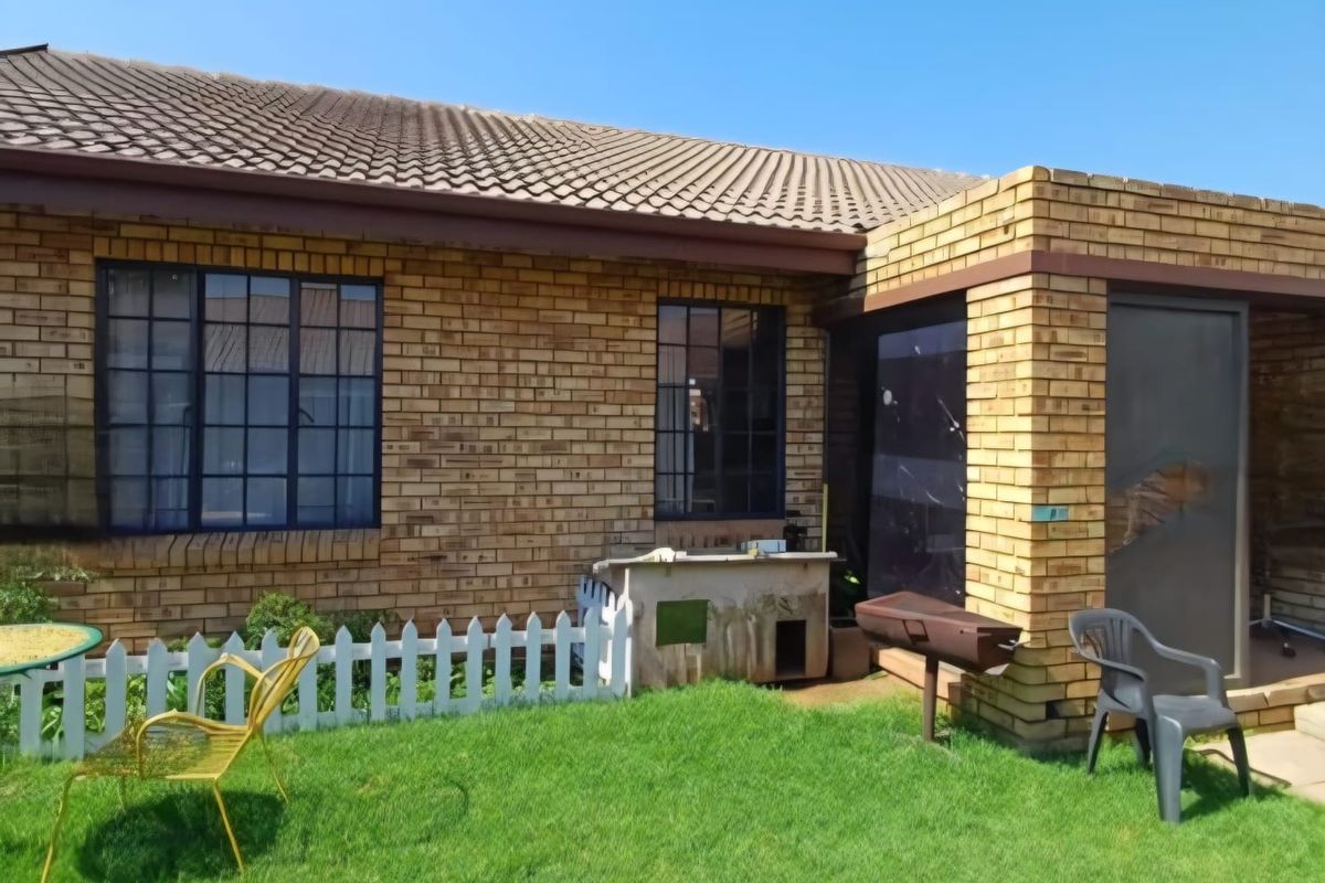 Enjoy Service Delivery in Riversdale Meyerton. 2 bedroom Townhouse. - Photo 2