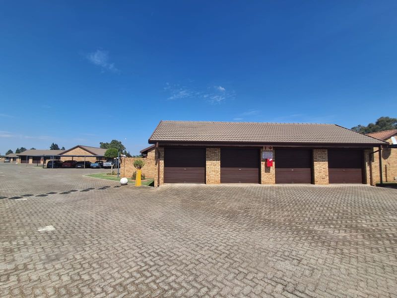 Enjoy Service Delivery in Riversdale Meyerton. 2 bedroom Townhouse. - Photo 10