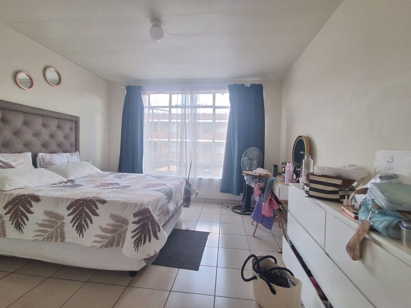Immaculate Condition and well kept 1 bedroom apartment. - Photo 7