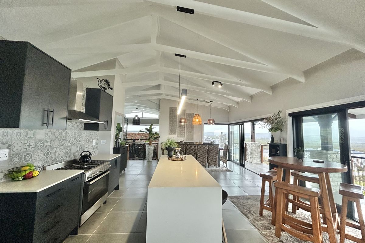 Coastal Residence with Panoramic Views – Blue Waters Estate - Photo 3