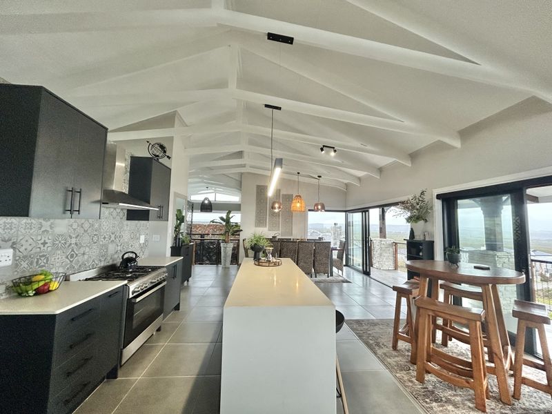 Coastal Residence with Panoramic Views – Blue Waters Estate - Photo 3