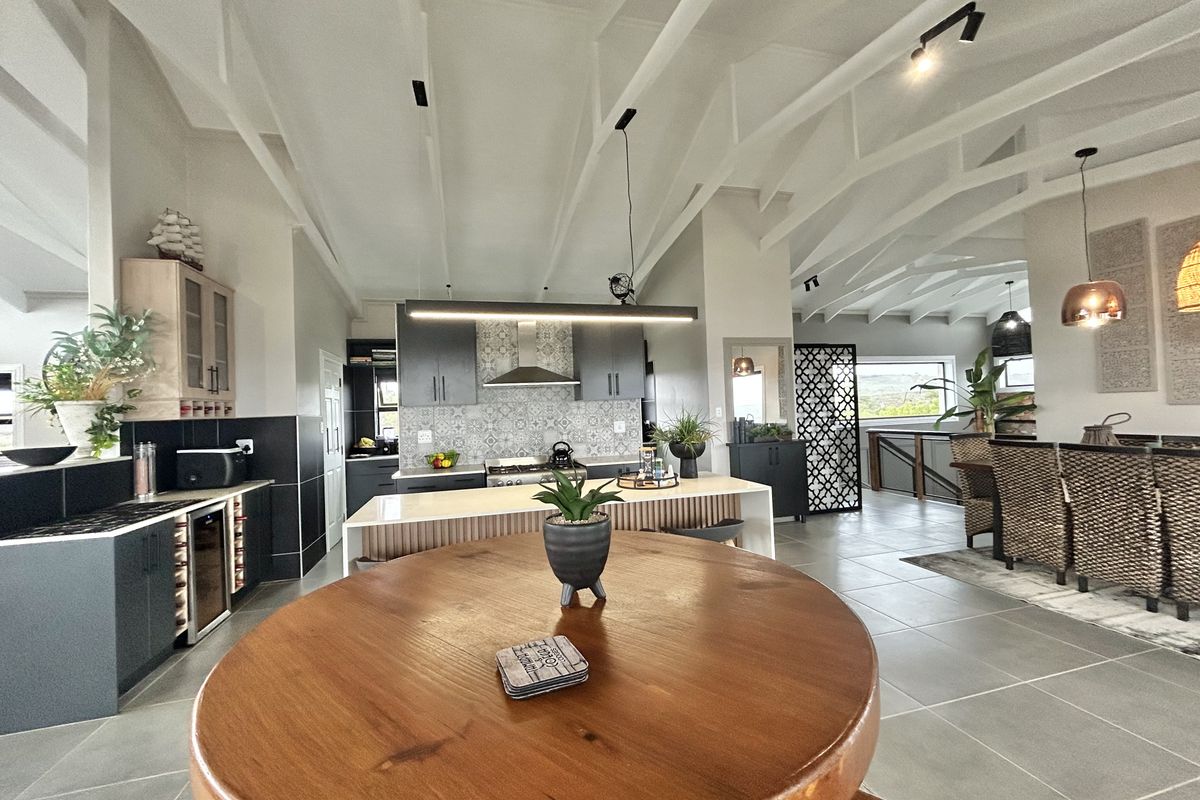 Coastal Residence with Panoramic Views – Blue Waters Estate - Photo 4