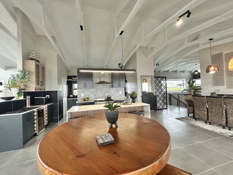 Coastal Residence with Panoramic Views – Blue Waters Estate - Photo 4