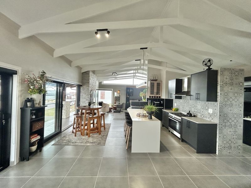 Coastal Residence with Panoramic Views – Blue Waters Estate - Photo 9