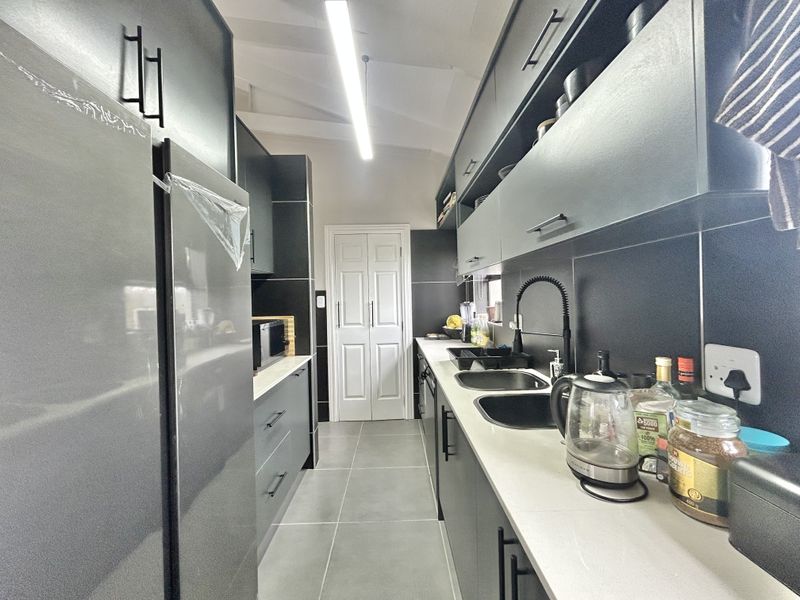 Coastal Residence with Panoramic Views – Blue Waters Estate - Photo 7