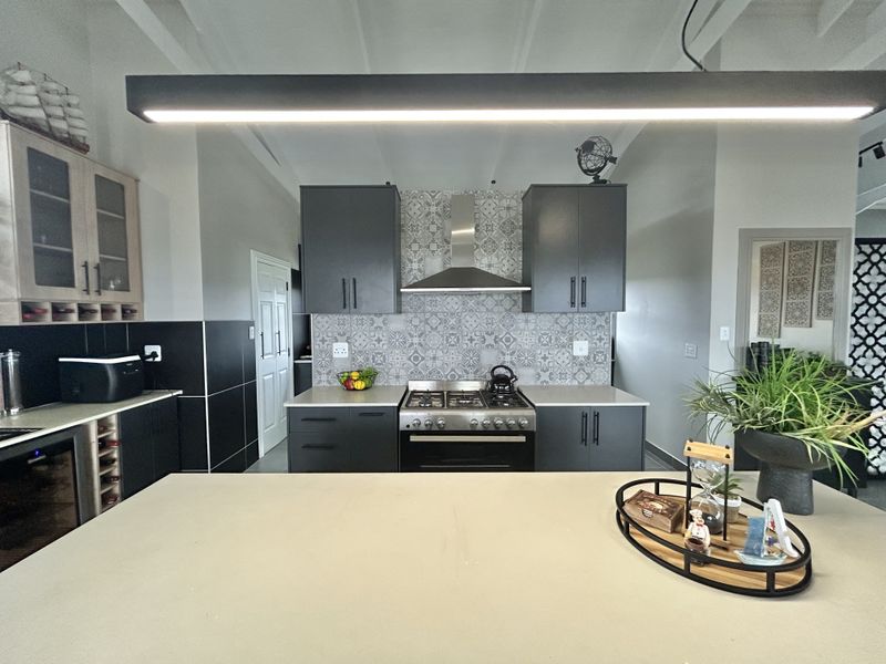 Coastal Residence with Panoramic Views – Blue Waters Estate - Photo 6