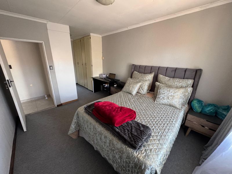 Well-Maintained 3-Bedroom Face Brick Home in Reyno Ridge - Photo 6